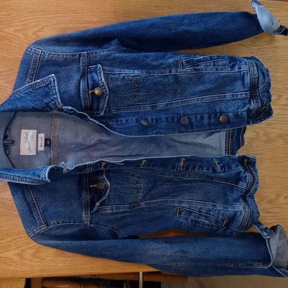 Universal Thread Jackets & Blazers - Universal Thread Jean Jacket Size S
